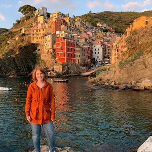 Meet your Posher, Bobbie